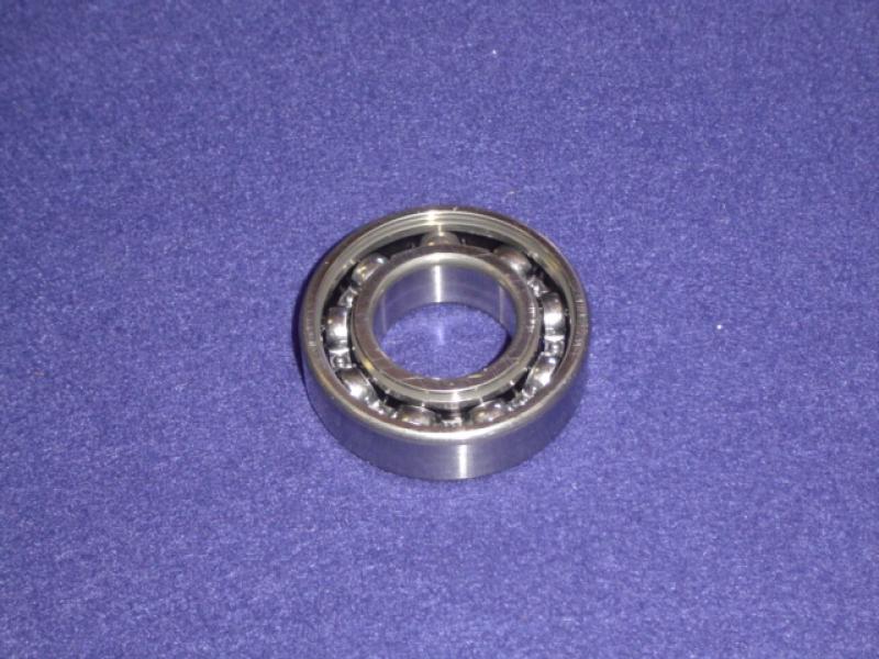 Datsun Roadster 5 Z CAR A BOX 70 & 71 4 Speed Countershaft Middle Bearing