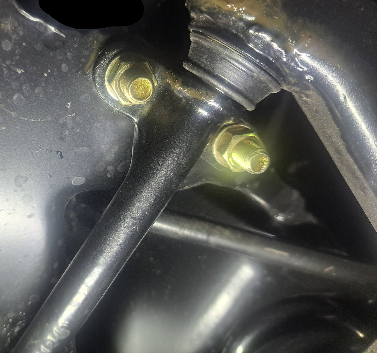 Datsun Roadster lower spindle link installed