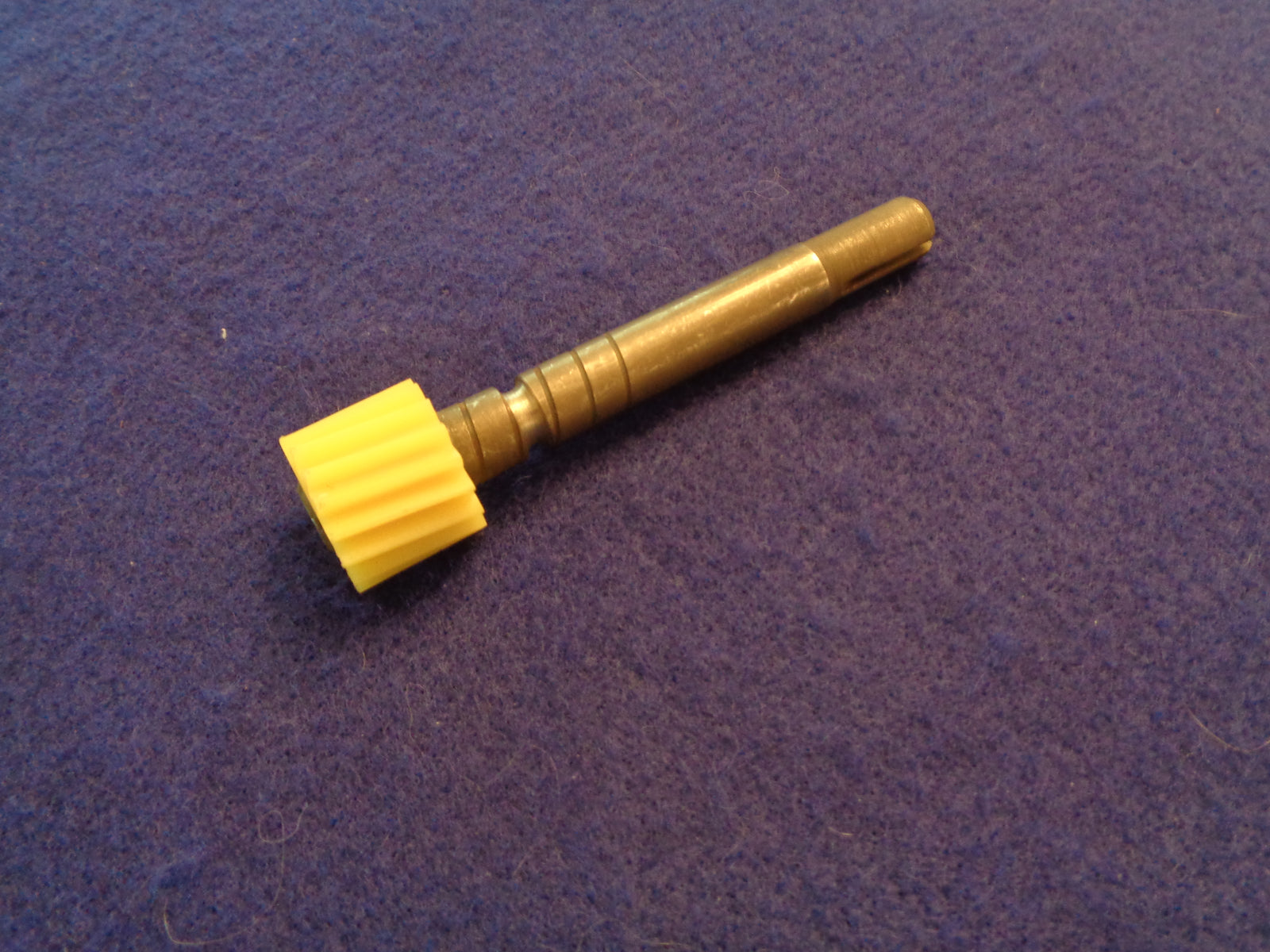 Datsun Roadster 65, 66, 67, 671/2. 68, 69 & 701600 4 speed transmission 16 tooth speedometer pinionn