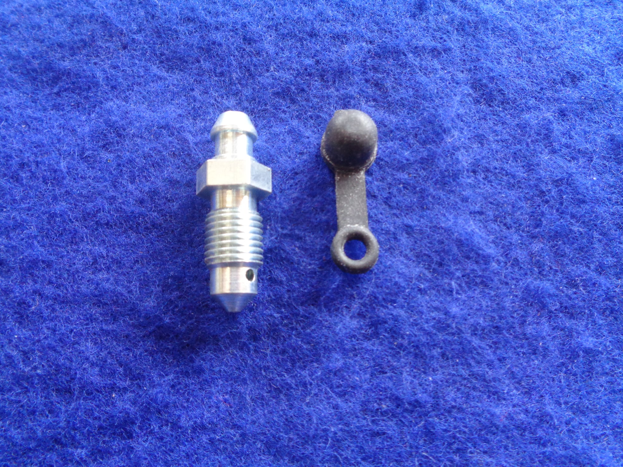 Datsun Roadster and Fairlady 65, 66, 67, 68, 69 and 70 rear wheel cylinder bleed screw with boot