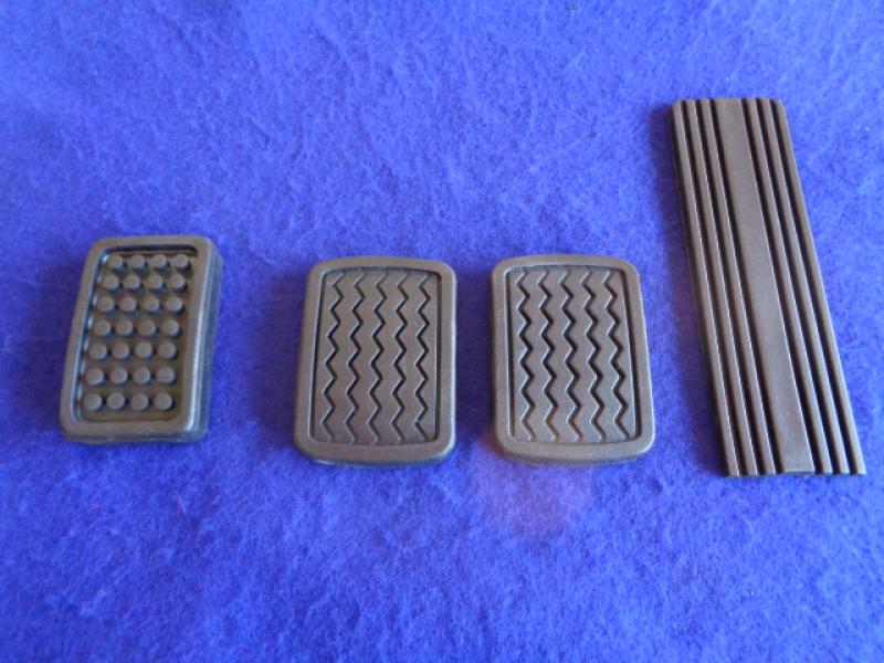 Datsun Roadster 65 & 67 1/2 - 70 Pedal Pad Set Assembly