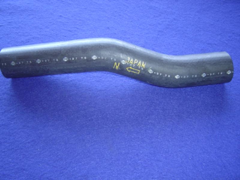 Datsun Roadster 671/2, 68, 69, & 70  Early Woven 2000 Upper Radiator Hose