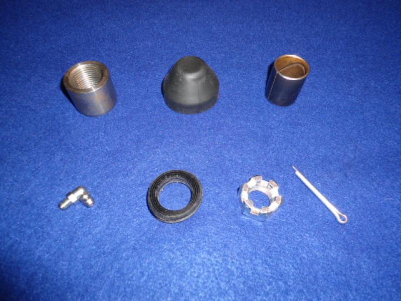 Datsun Roadster 69 1/2 - 70 Late Idler arm bushing & seal kit