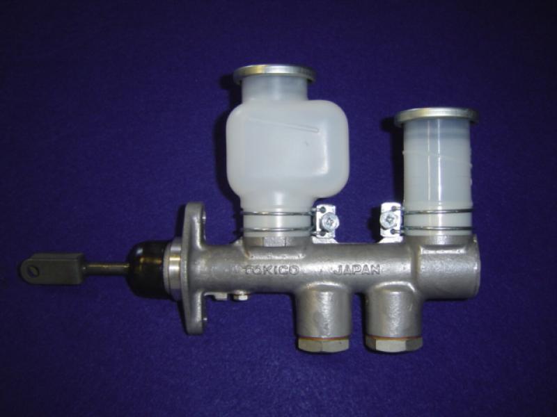 Datsun Roadster Nissan 67 1/2 - 70 Tandem 3/4 Brake Master cylinder
