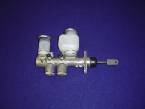 Datsun Roadster Nissan 67 1/2 - 70 Tandem 3/4 Brake Master cylinder